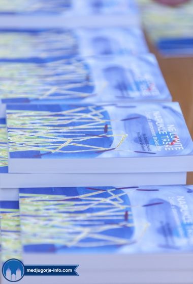 Otvori galeriju ne-lomite-napukle-trske_10.jpg