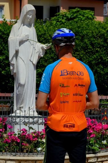 Otvori galeriju Hodocasce-na-biciklima-u-cast-sv-Ante_03.JPG