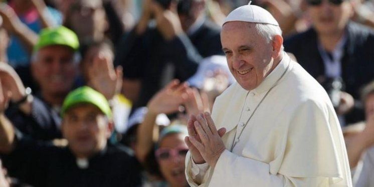 Papa: U ime Boga se ne smije ubijati, a religije se ne vrijeđa