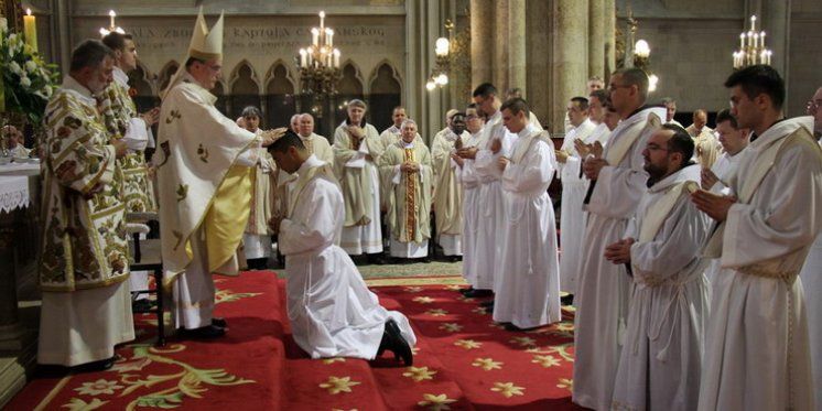 Kardinal Bozanić zaredio trinaest novih svećenika