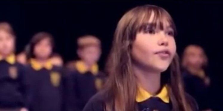 (VIDEO) 10-godišnja autistična djevojčica pjeva “Hallelujah” na način koji je zadivio svijet