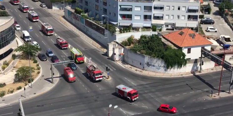 Drnišanka i Zagrepčanka ostavile prekrasnu poruku gasiteljima na vatrogasnom vozilu