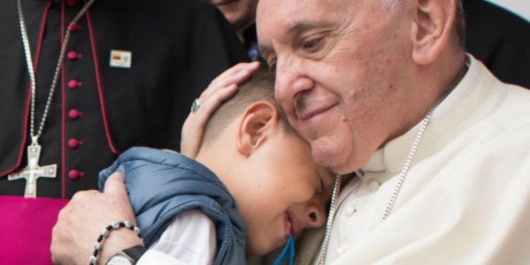 Papa u tweetu: Radimo zajedno kako bi nas djeca mogla gledati s osmjehom