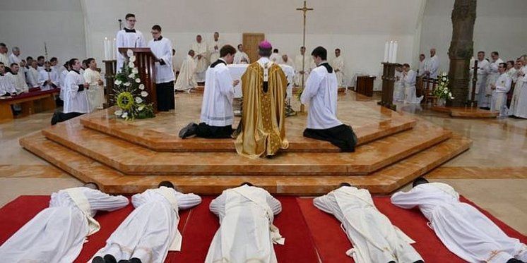 U Splitu zaređeno 10 svećenika: &quot;Današnje ređenje je vaše rođenje koje će mnoge obradovati&quot;