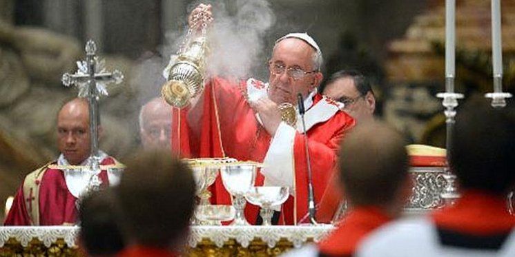 Papa: Nemojte slušati „šaputanja“ zloga