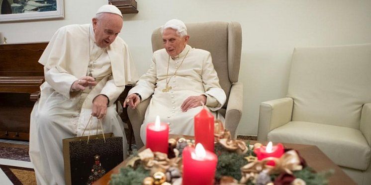 Papa Franjo čestitao Božić Benediktu XVI.