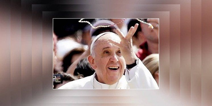 Papa darovao mladima 6000 krunica