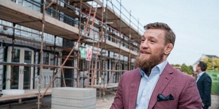 MMA borac Conor McGregor gradi domove za siromašne: ´Ispunjen sam ponosom dok hodam gradilištem´