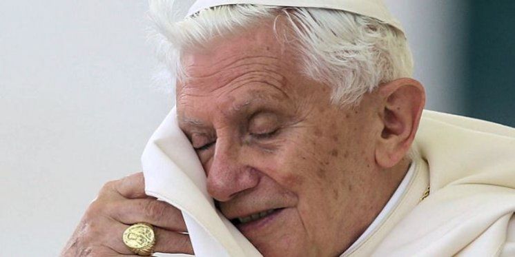 Vatikan opovrgnuo glasine da je Benedikt XVI. doživio moždani udar
