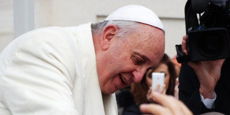 Papa Franjo: Treba uvijek dijeliti s drugima, a ne samo tražiti vlastiti interes