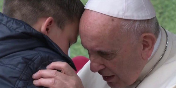 Papa: Ukloniti s lica zemlje sve oblike zlostavljanja djece