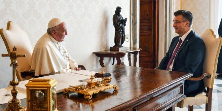Papa Franjo primio u audijenciju premijera Andreja Plenkovića