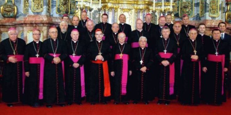 Pismo biskupa Hrvatske biskupske konferencije svećenicima i vjernicima o slavljenju svetih misa i drugih liturgijskih slavlja u vrijeme epidemije COVID-19