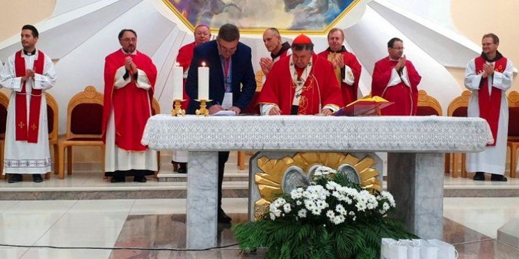 Kardinal Vinko Puljić uručio je Statut Katoličkoj karizmatskoj obnovi u Duhu Svetom Bosne i Hercegovine