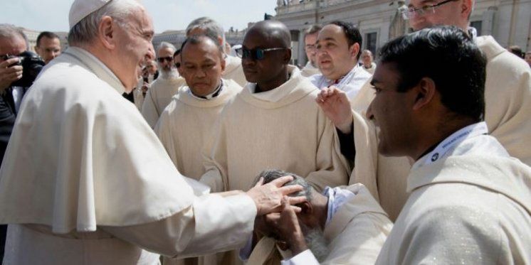 Papa Franjo molio nad ocem Jamesom Manjackalom i pozvao ga da propovijeda Božju milost po cijelom svijetu