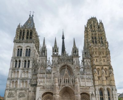 Zapalio se toranj jedne od najljepših katedrala u Francuskoj
