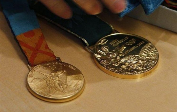 Župnik prodaje vlastite medalje kako bi mladima omogućio opremu